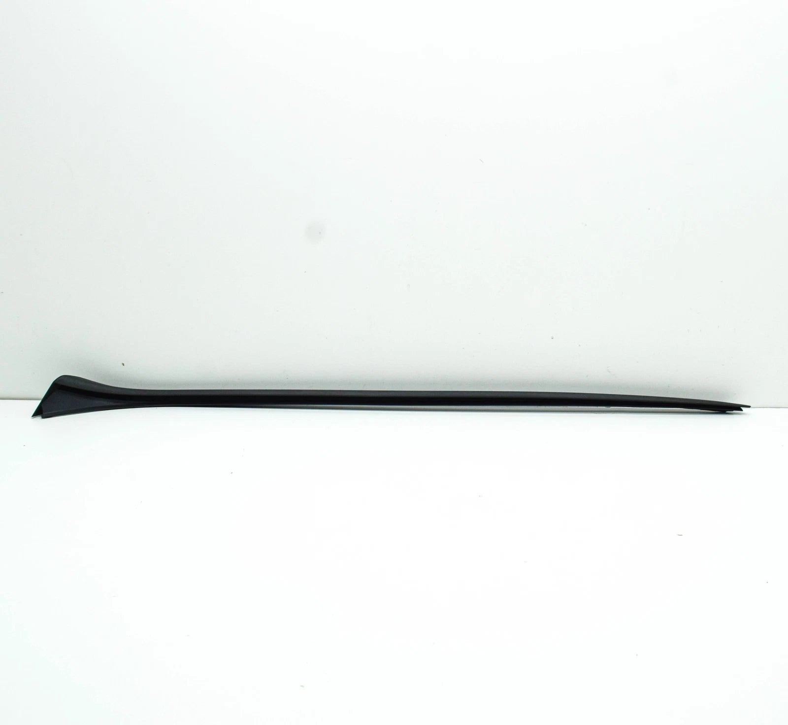 NEW AUDI E-TRON SPORTBACK FRONT RIGHT WINDSHIELD WATER DEFLECTOR 4KE8543289B9