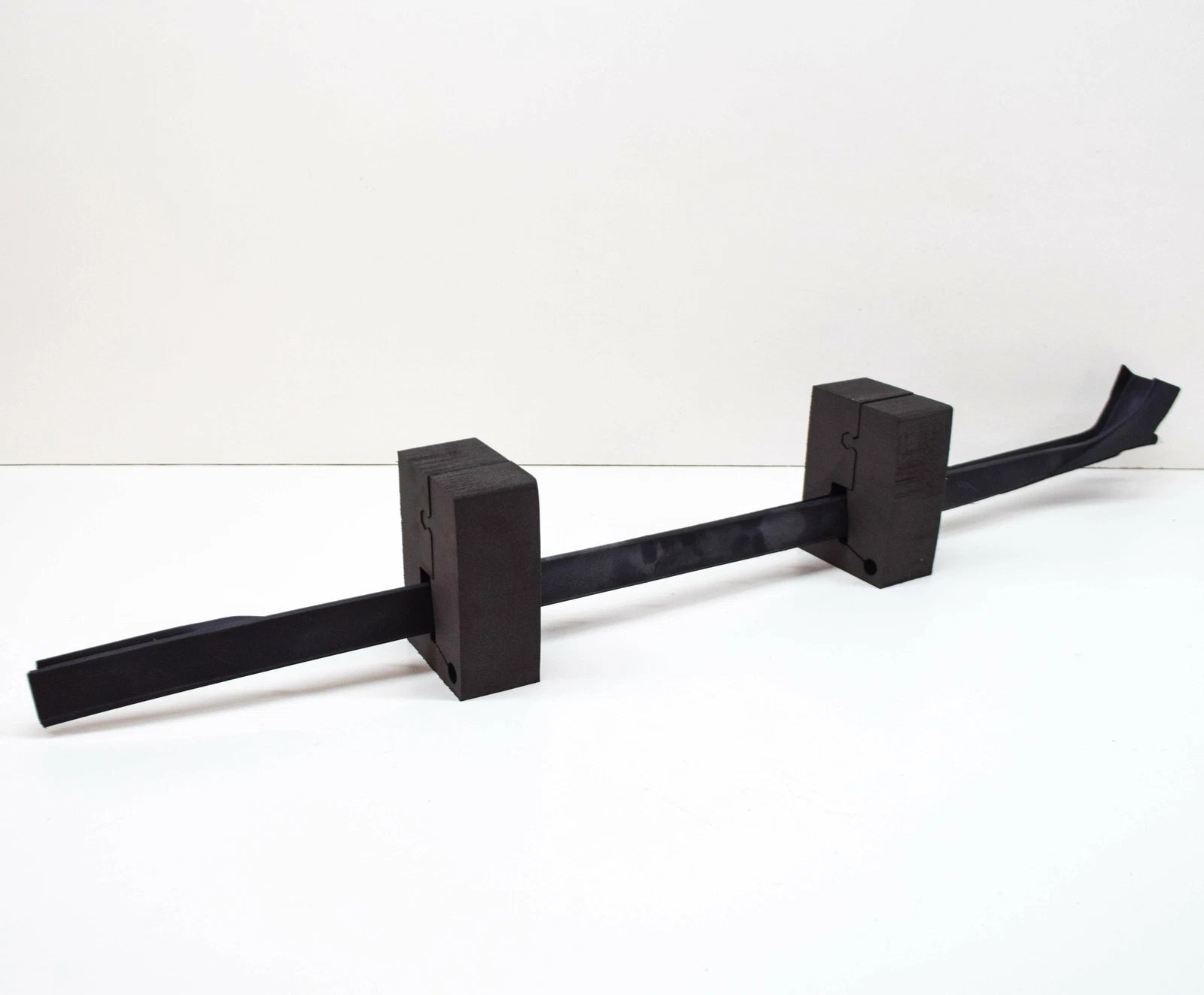 NEW BMW X4 G02 M FRONT RIGHT WINDSHIELD DRIP MOULDING 51137461746 ORIGINAL