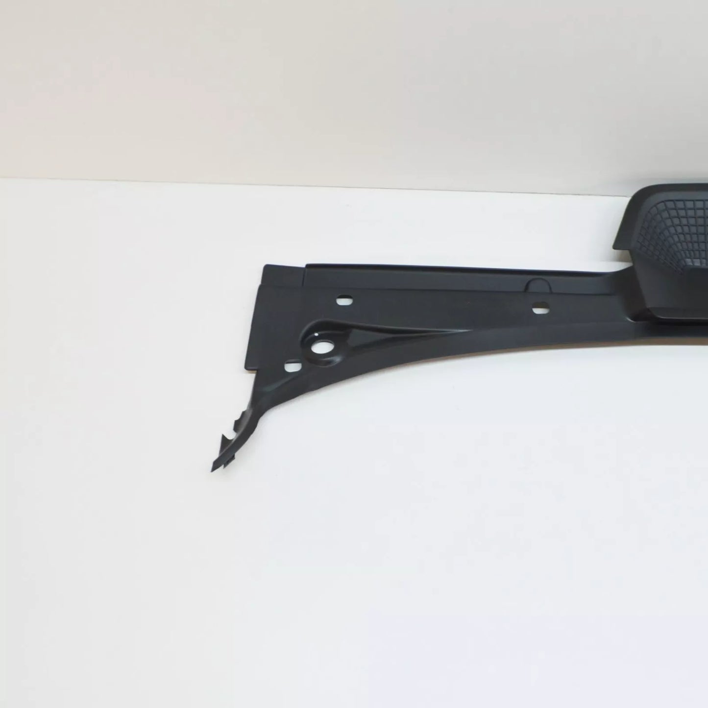 NEW BMW 3 E36 WINDSHIELD WIPER COWL TRIM LHD 51711977677 1977677 ORIGINAL