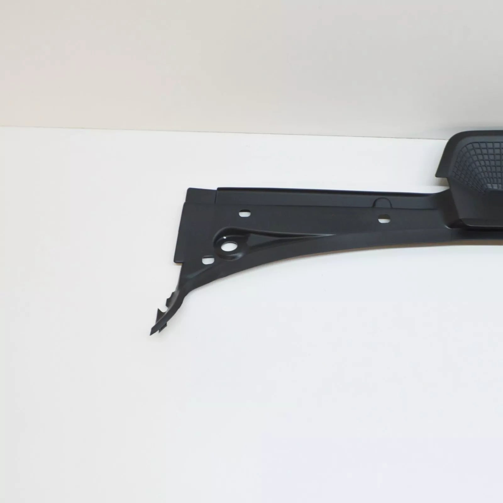 NEW BMW 3 E36 WINDSHIELD WIPER COWL TRIM LHD 51711977677 1977677 ORIGINAL