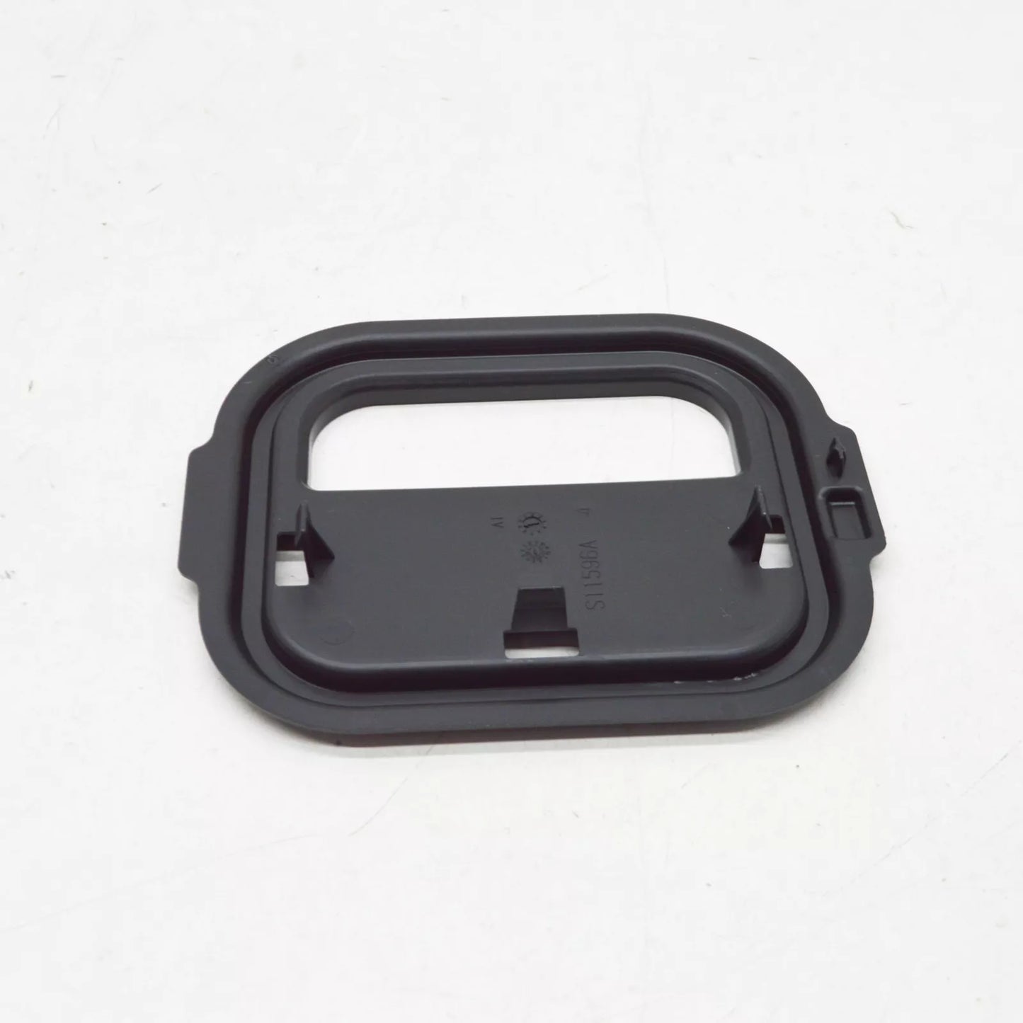 NEW BMW X5 G05 UPPER DUCT COVER LID 51747428257 ORIGINAL