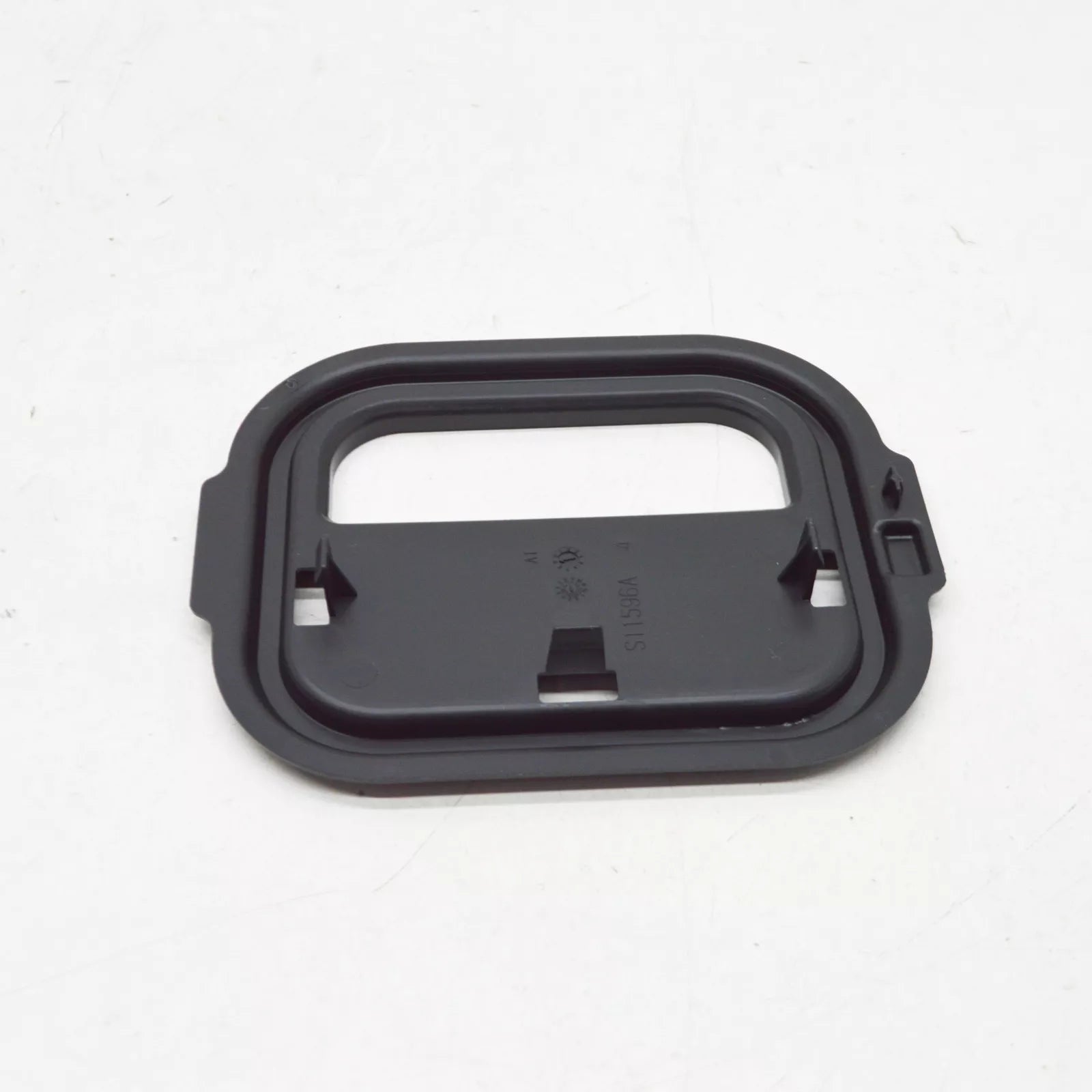 NEW BMW X5 G05 UPPER DUCT COVER LID 51747428257 ORIGINAL