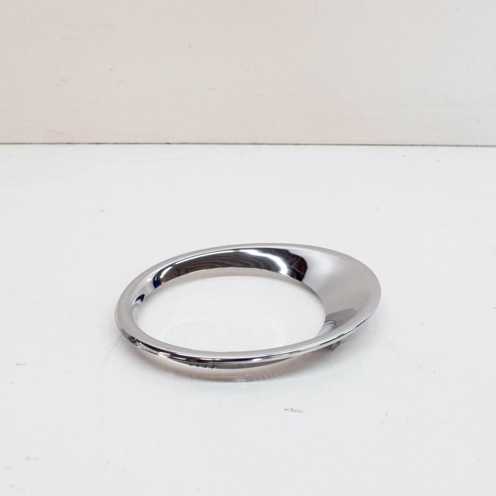 NEW VW UP! FRONT RIGHT FOG LIGHT SURROUND RING TRIM 1S0853400A2ZZ