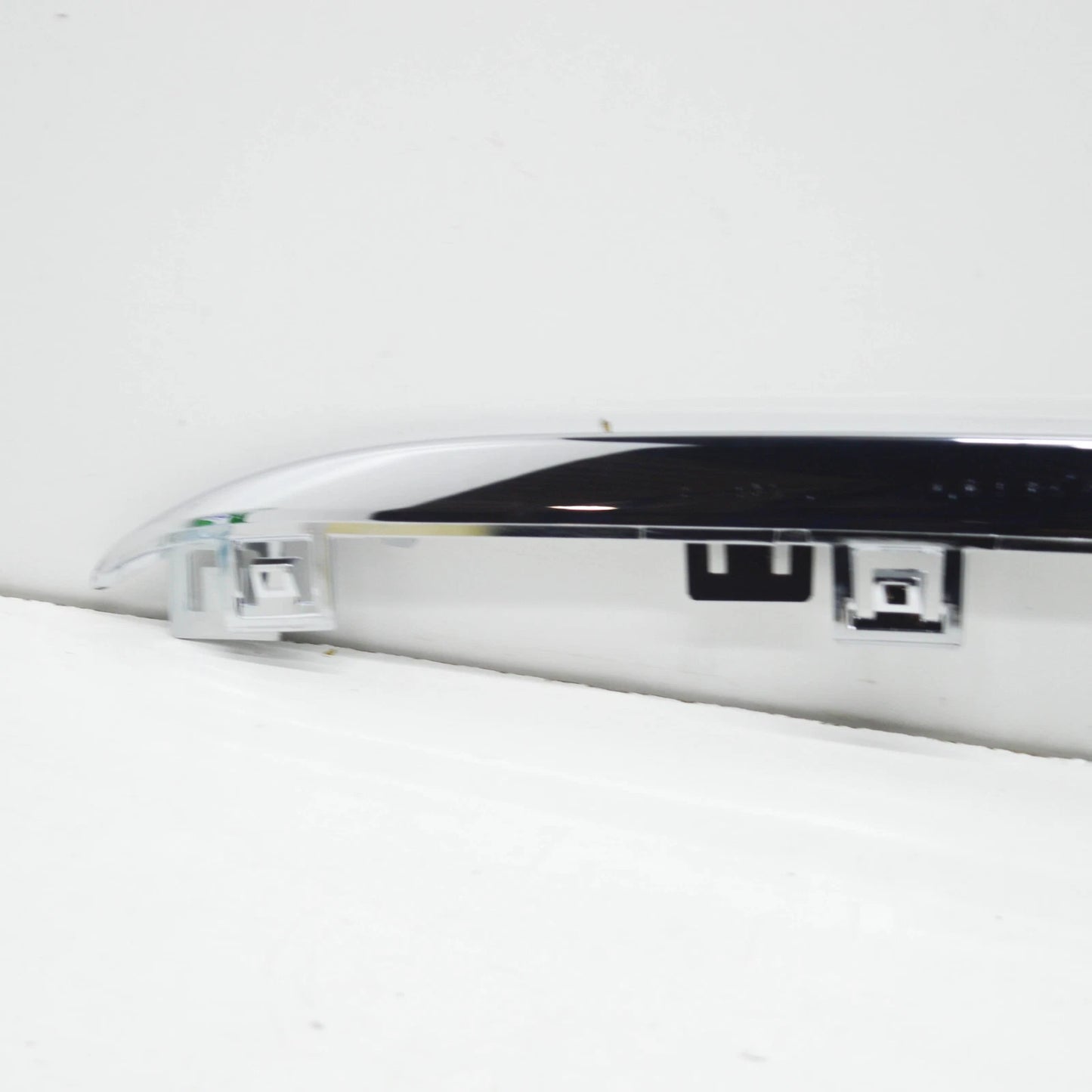 NEW MB CLS C257 FRONT BUMPER LOWER CENTER TRIM MOLDING A2578850302