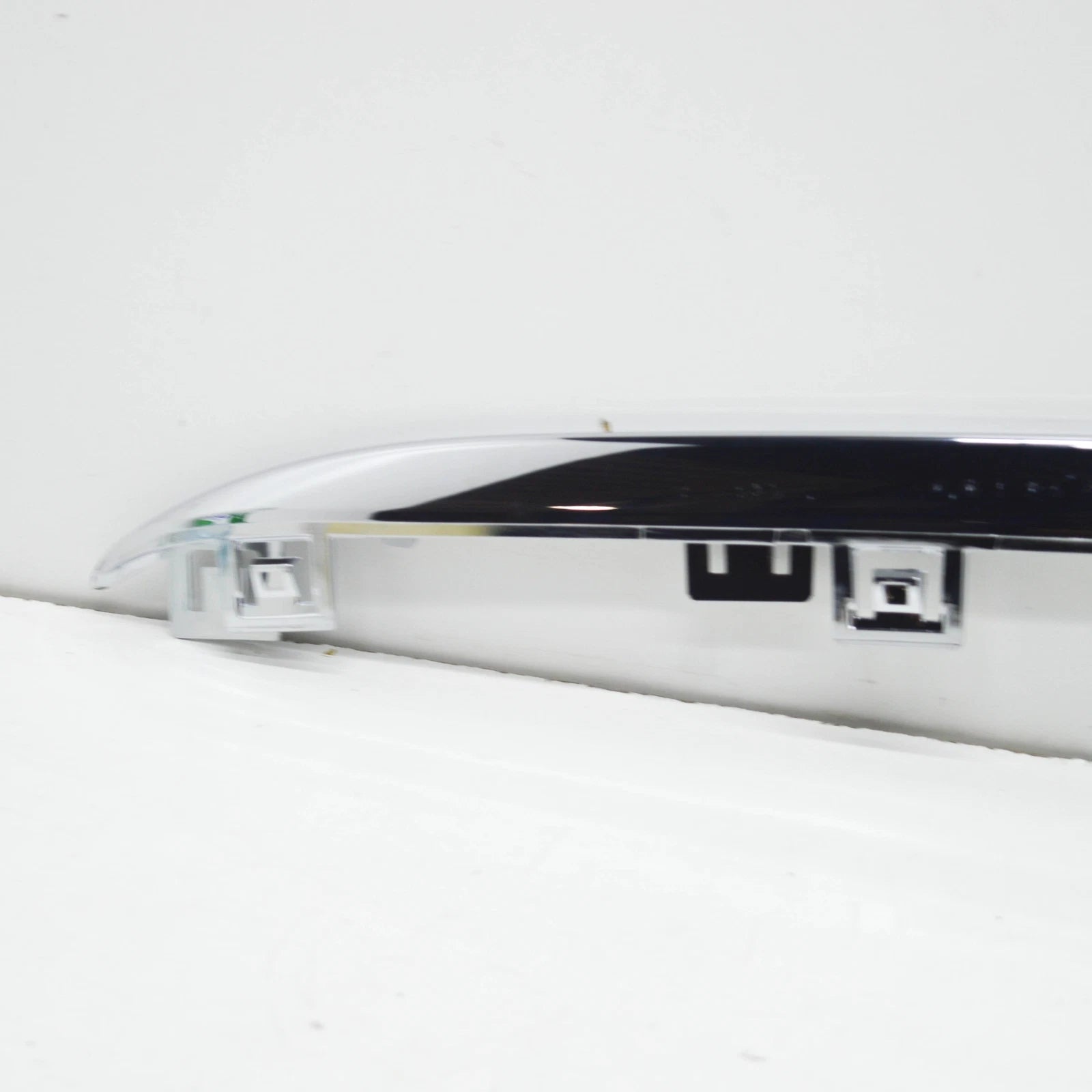 NEW MB CLS C257 FRONT BUMPER LOWER CENTER TRIM MOLDING A2578850302