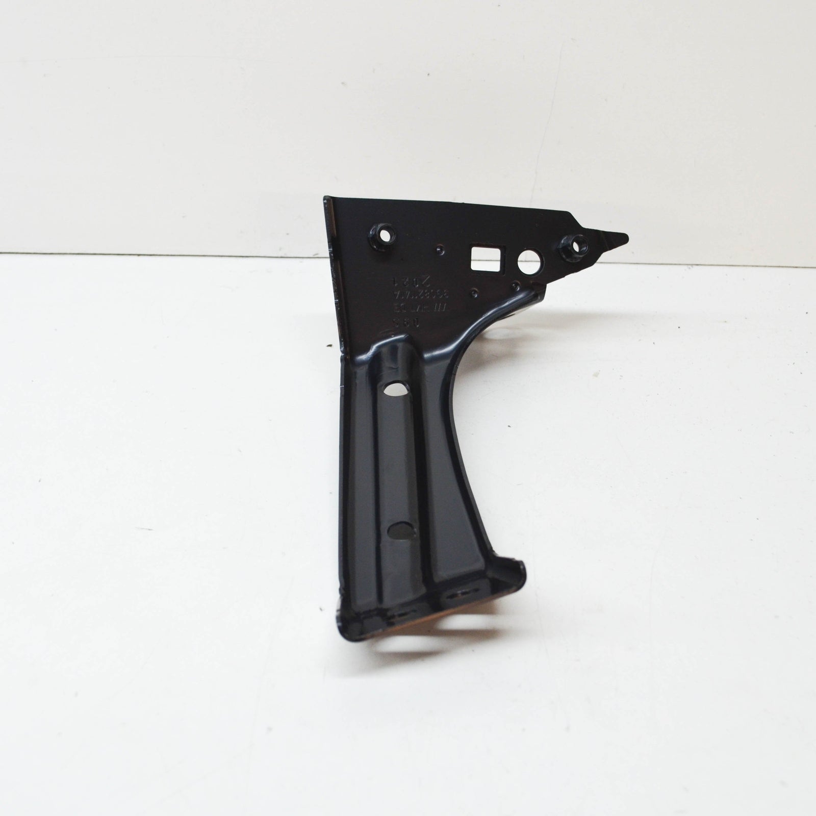 NEW VOLKSWAGEN PASSAT B8 FRONT LEFT WING FENDER HOLDER 3G0821141A ORIGINAL