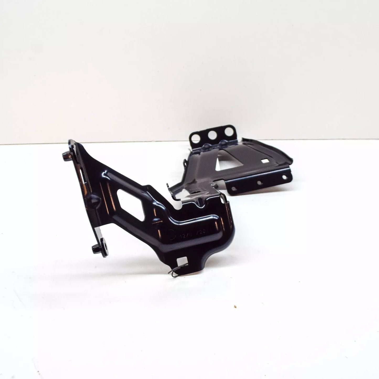 NEW AUDI E-TRON FRONT LEFT FENDER SIDE MEMBER BRACKET 4KE803503