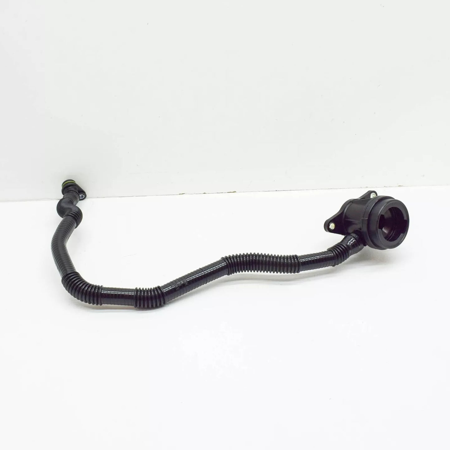 NEW MERCEDES-BENZ CLA C117 OIL SEPARATOR VENT LINE A2700180900 ORIGINAL