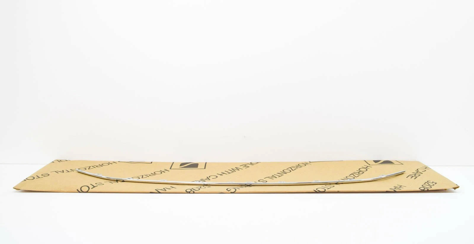 NEW VW TIGUAN AD/BW 2 FRONT BUMPER CENTER MOLDING TRIM 5NA8531012ZZ ORIGINAL