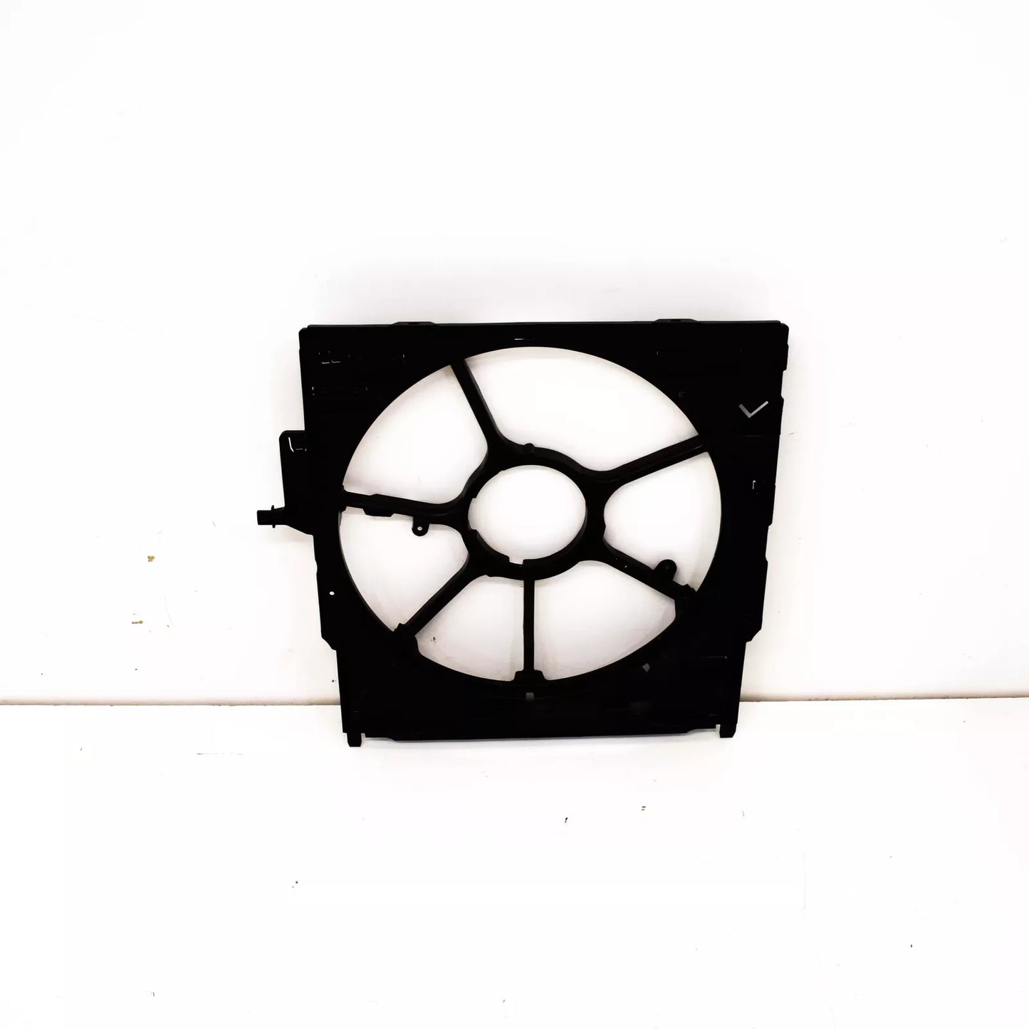 NEW BMW X5 F15 RADIATOR FAN SHROUD 17428618245 XDRIVE35I ORIGINAL