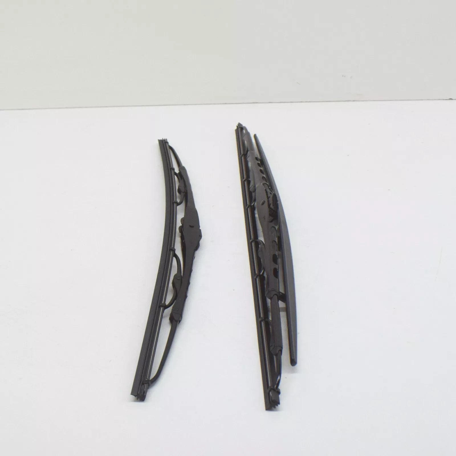NEW VW BORA 1J6 FRONT WINDSCREEN WIPER BLADES 1J0998003