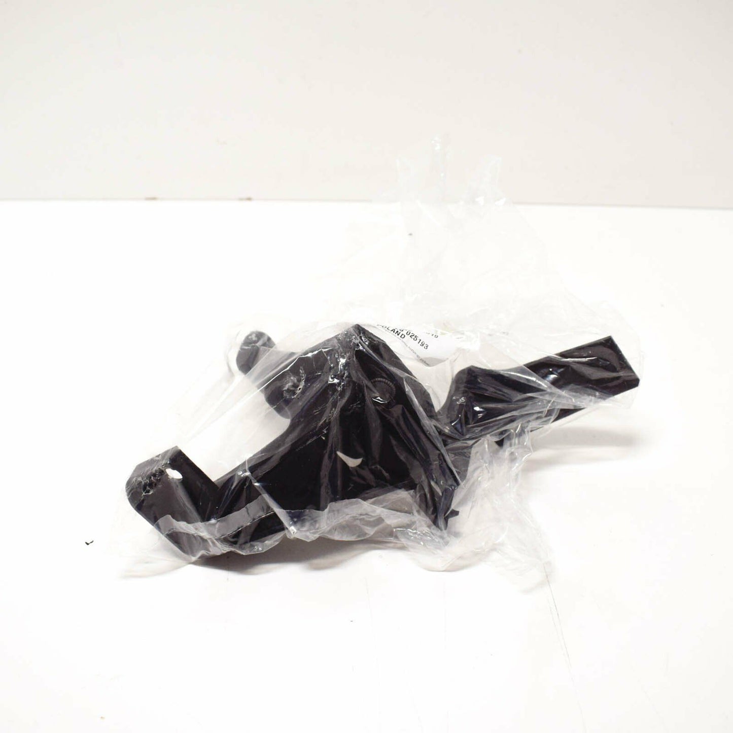 NEW AUDI TT 8J RIGHT HOLDER FOR BUMPER COVER 8J0806540A ORIGINAL