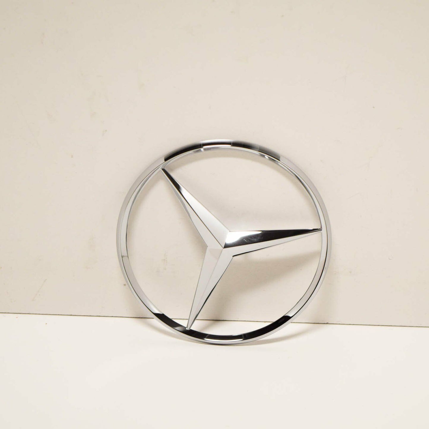 NEW MB E W211 REAR TAILGATE TRUNK BOOT LID EMBLEM BADGE A2117580158 ORIGINAL