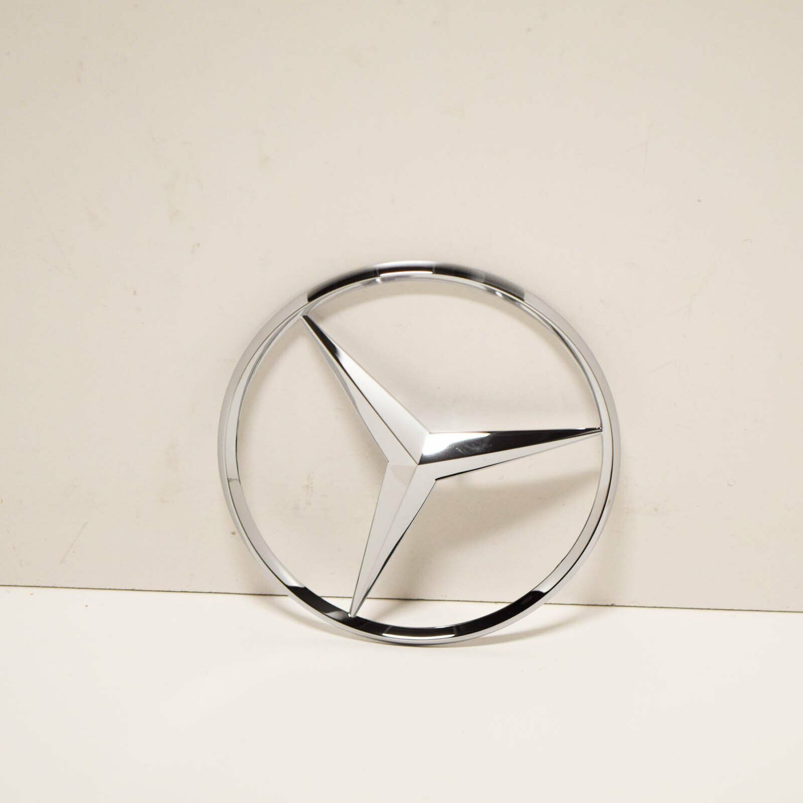 NEW MB E W211 REAR TAILGATE TRUNK BOOT LID EMBLEM BADGE A2117580158 ORIGINAL