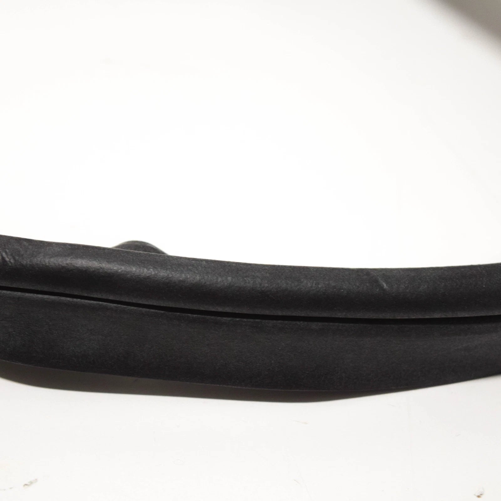 NEW BMW 1502 REAR TAILGATE BOOD LID GASKET SEAL 51715476161 ORIGINAL