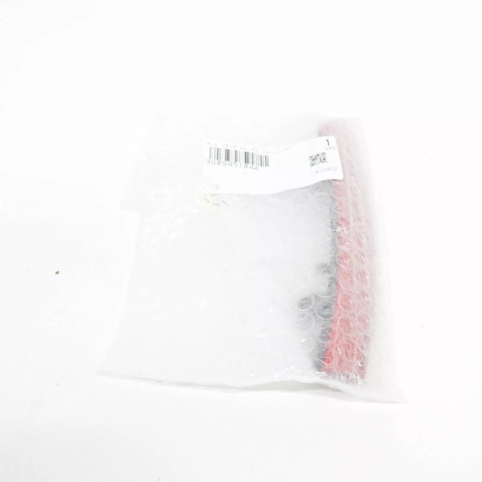 NEW VOLKSWAGEN PASSAT B8 REAR RIGHT BUMPER INNER REFLECTOR 3G0945104A