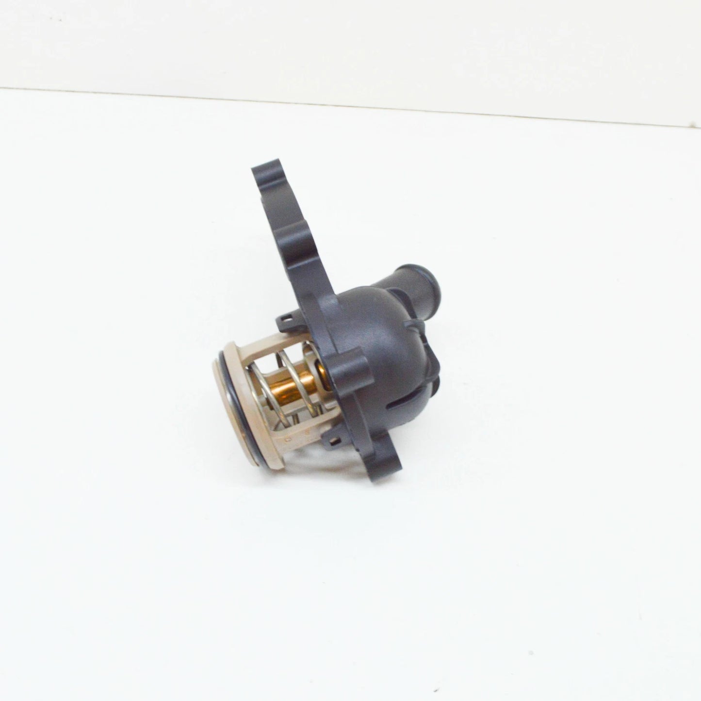 NEW AUDI A5 8T3 COOLANT THERMOSTAT 06E121111M 3.2FSI