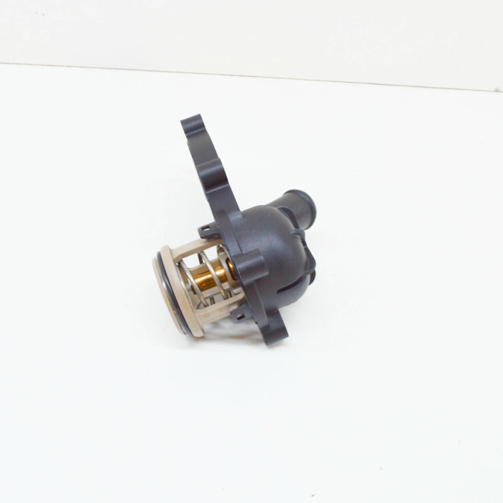 NEW AUDI A5 8T3 COOLANT THERMOSTAT 06E121111M 3.2FSI