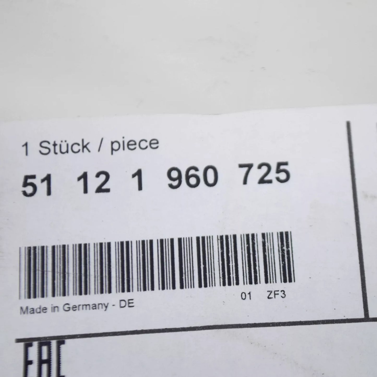 NEW BMW 3 E36 REAR BUMPER CENTER MOULDING 51121960725 1960725 ORIGINAL