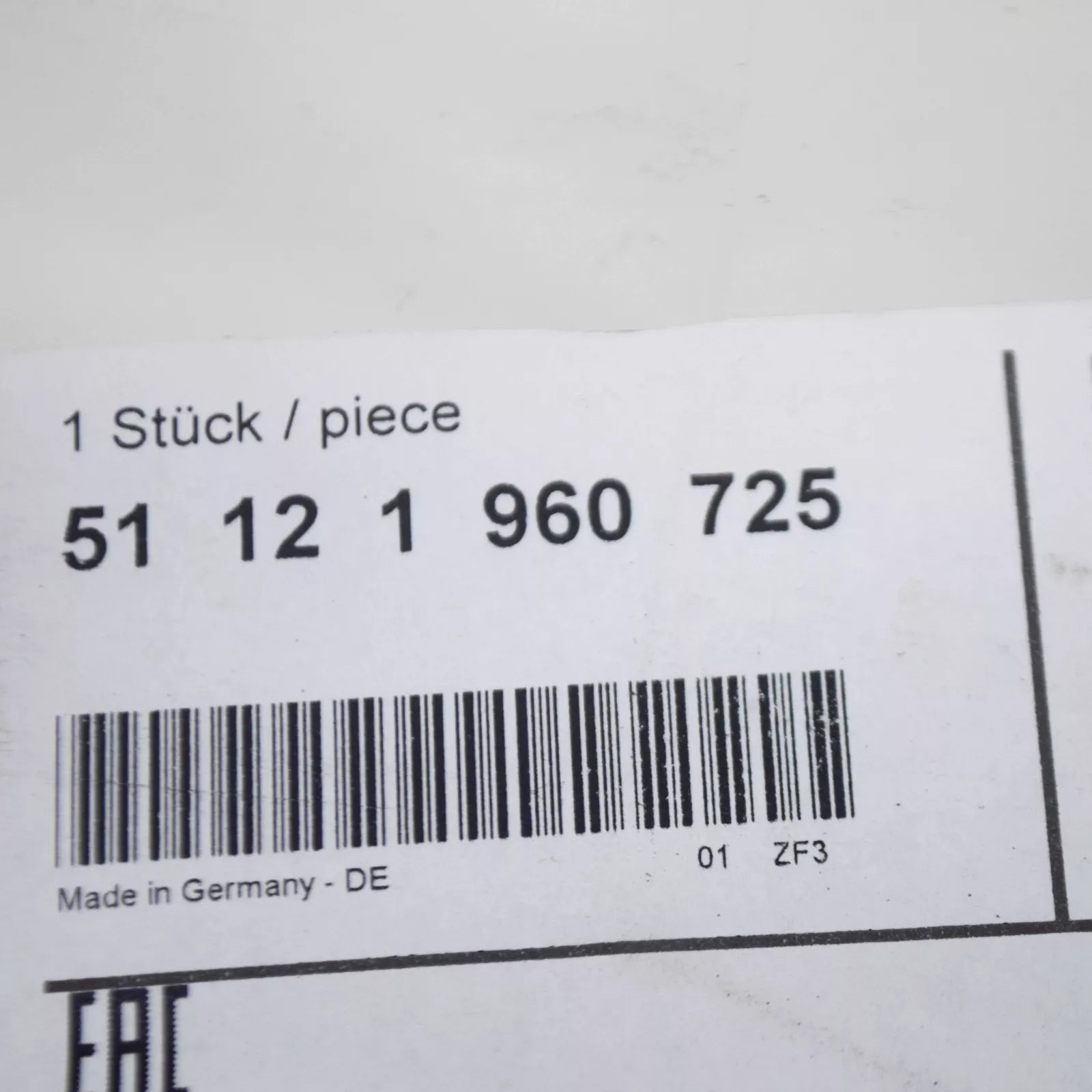 NEW BMW 3 E36 REAR BUMPER CENTER MOULDING 51121960725 1960725 ORIGINAL