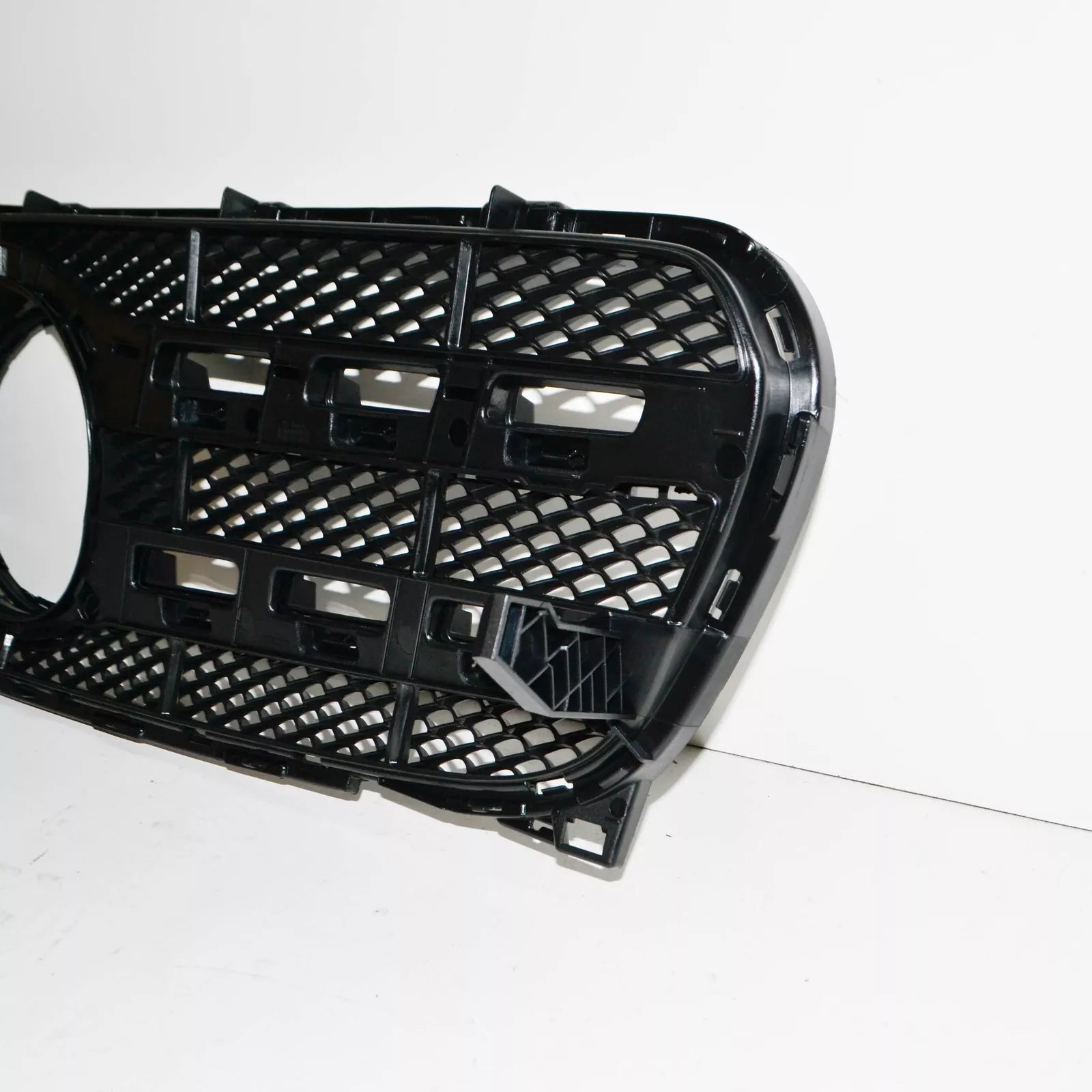 NEW MERCEDES-BENZ GLA X156 FRONT RADIATOR GRILLE CARRIER A1568806400 ORIGINAL