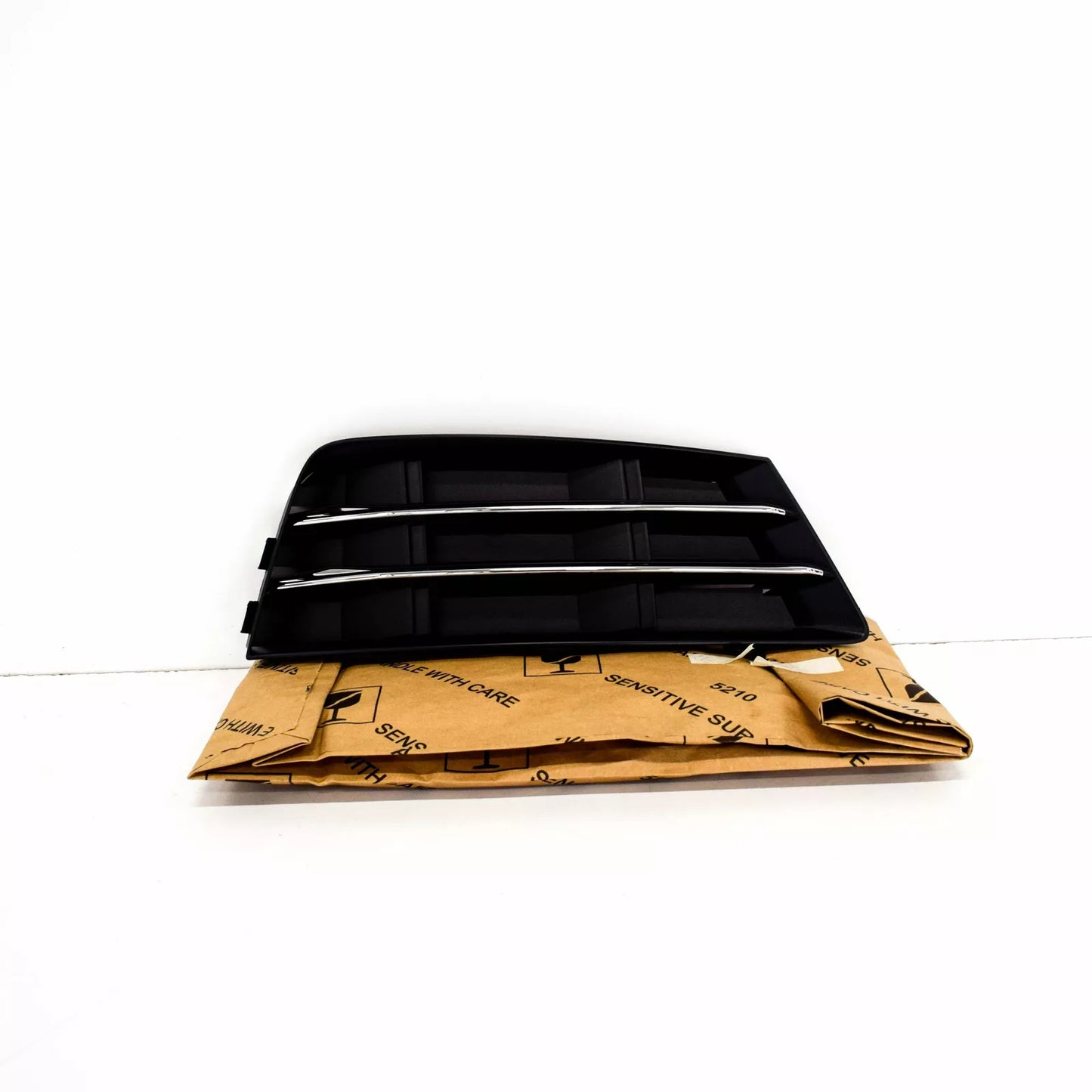 NEW AUDI A4 B9 FRONT BUMPER RIGHT GRILLE 8W0807682RRU6 2017