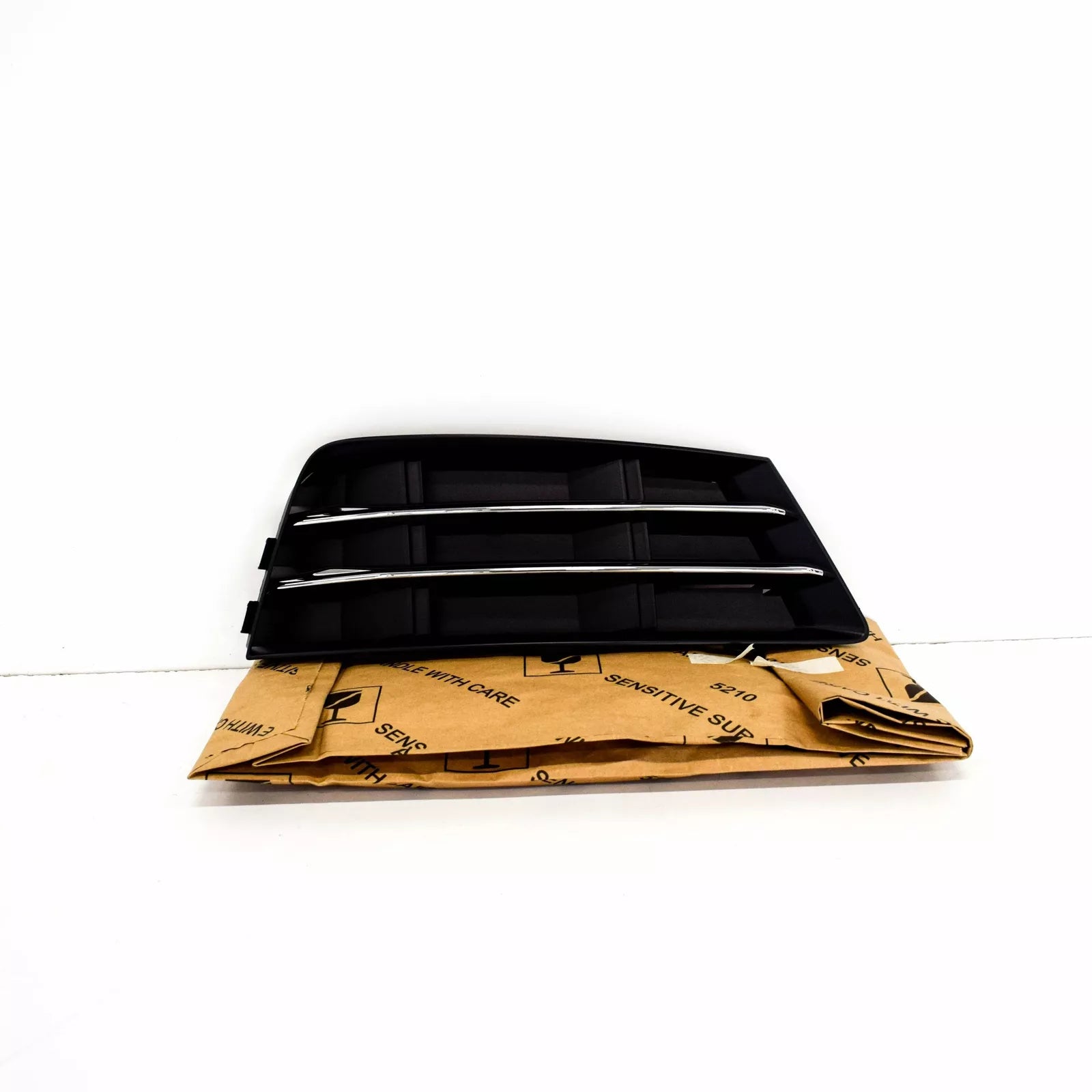 NEW AUDI A4 B9 FRONT BUMPER RIGHT GRILLE 8W0807682RRU6 2017