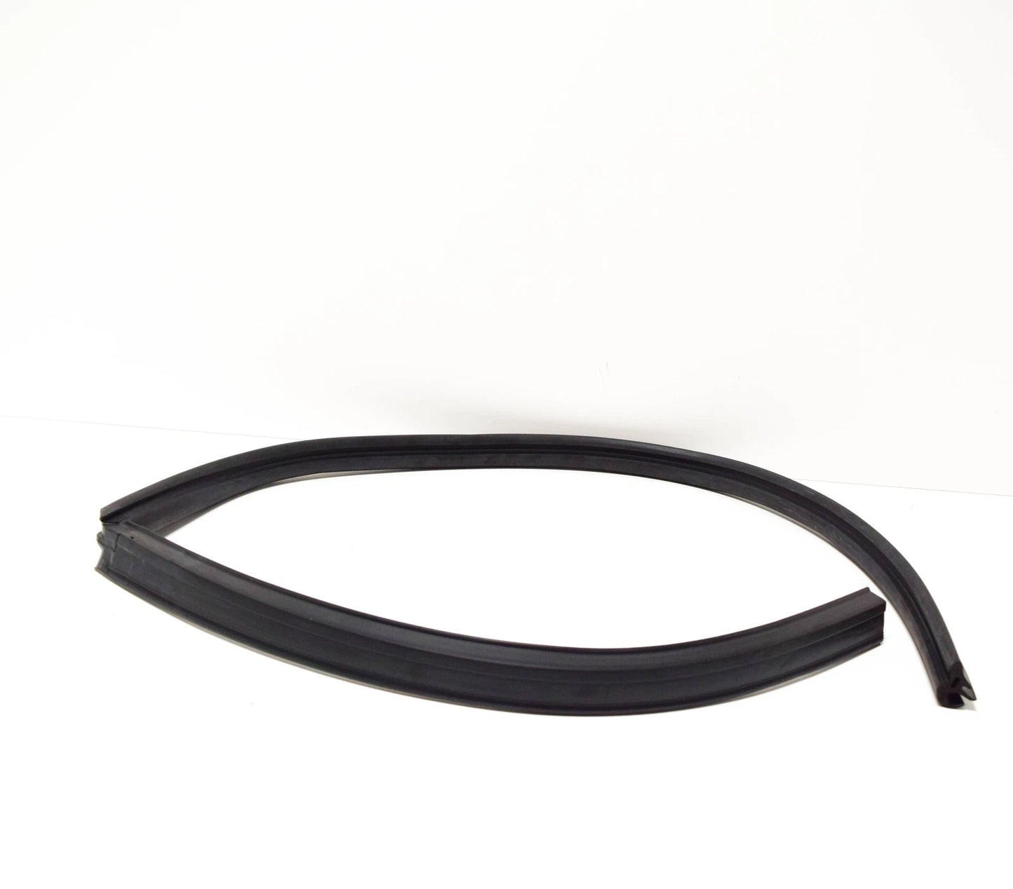 NEW BMW 1502 LEFT VENT WINDOW SEAL 51367441112 7441112 ORIGINAL