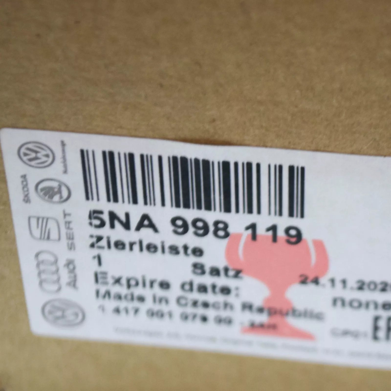 NEW VW TIGUAN AD FRONT LEFT UPPER LED HEADLIGHT TRIM 5NA998119