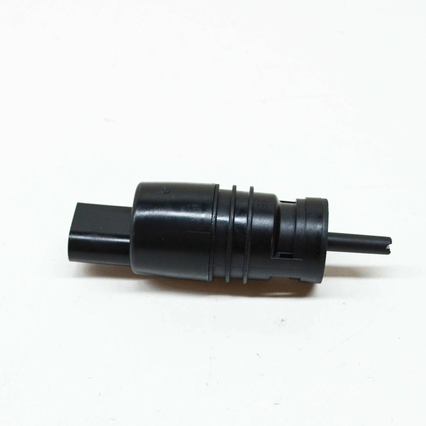 NEW MERCEDES-BENZ E-CLASS W211 WINDSHIELD WASHER PUMP A2108690821