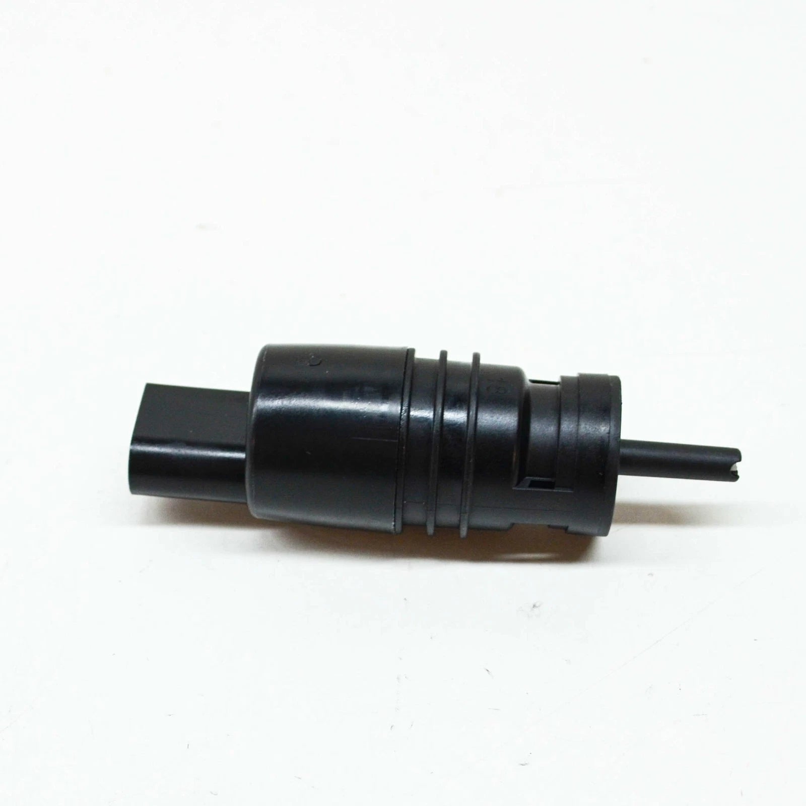 NEW MERCEDES-BENZ E-CLASS W211 WINDSHIELD WASHER PUMP A2108690821