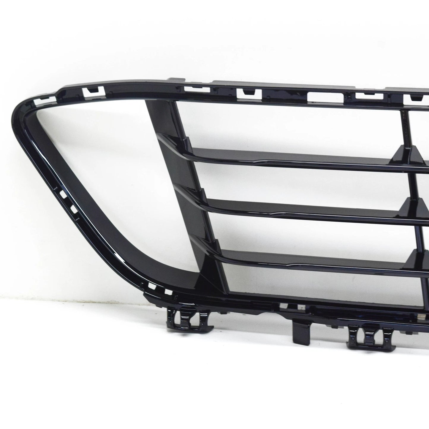 NEW BMW X1 F48 FRONT BUMPER LOWER CENTER GRILLE 51117383353 7383353 2015