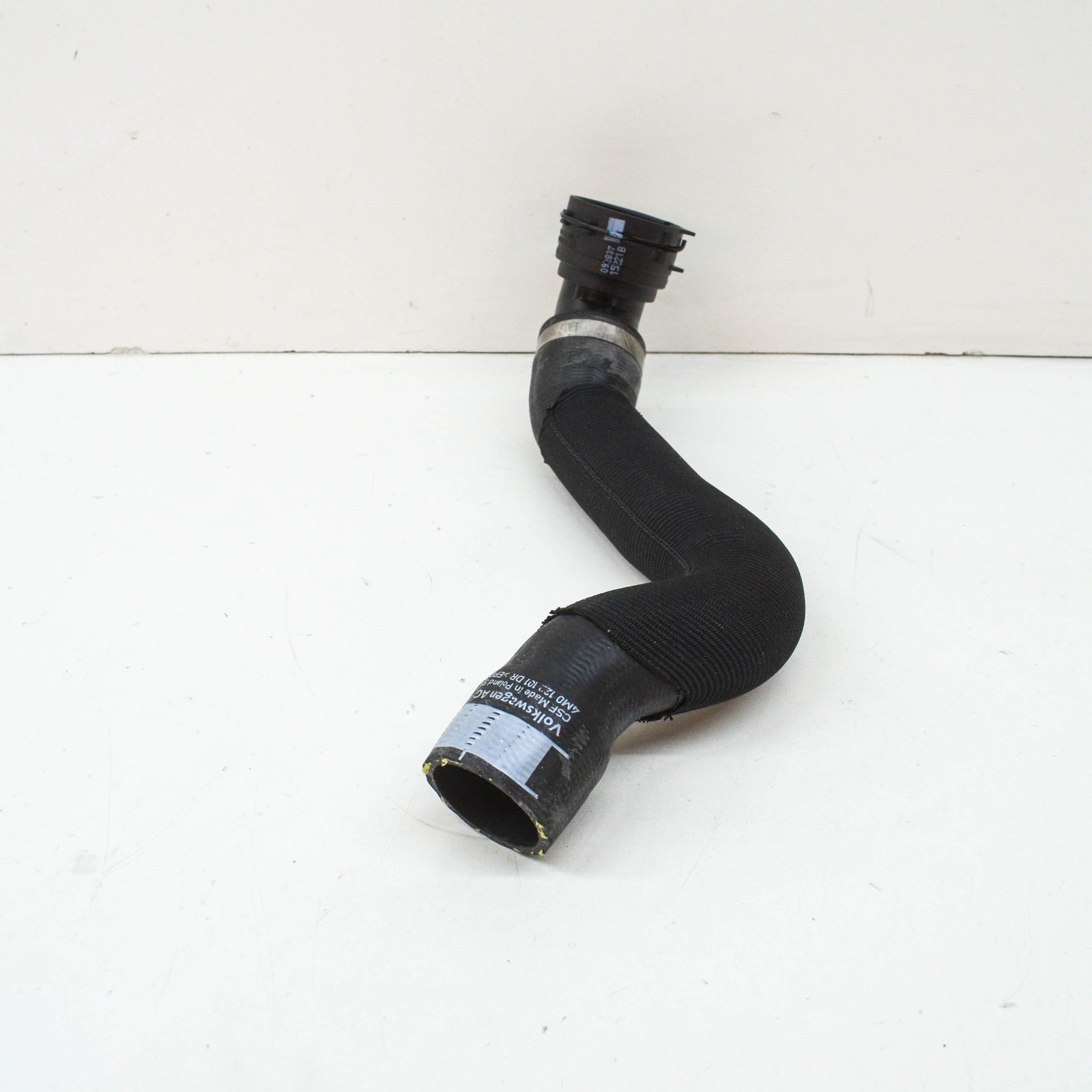 NEW AUDI Q8 RIGHT SIDE WATER RADIATOR COOLANT HOSE 4M0122101DR ORIGINAL