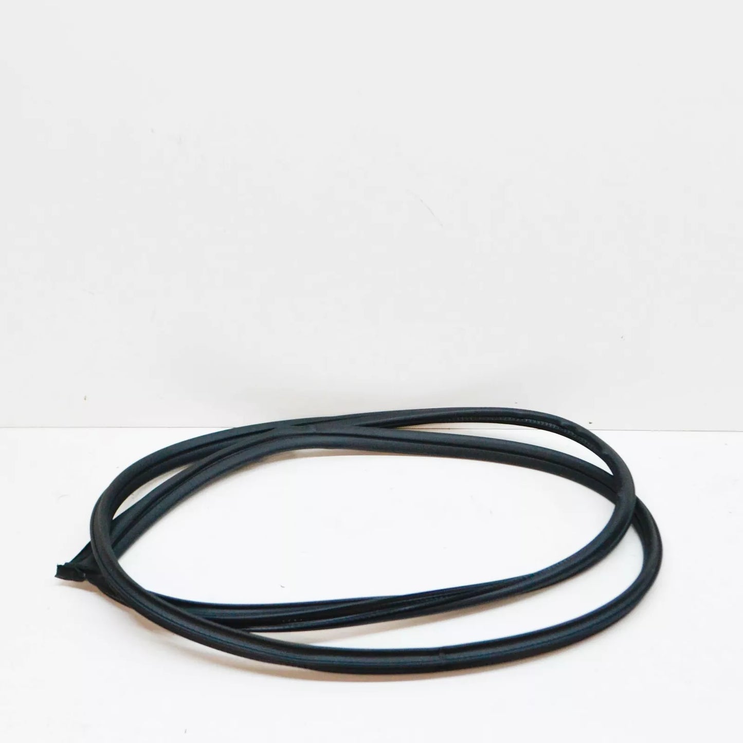 NEW BMW 1 E81 FRONT LEFT DOOR WEATHERSTRIP SEAL 51767054027  ORIGINAL