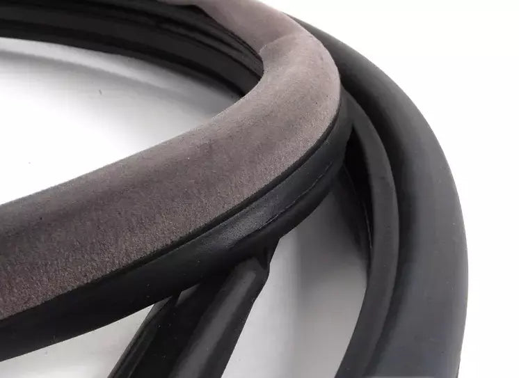 NEW BMW 3 COUPE E36 FRONT RIGHT DOOR SEAL 51711977728 1977728 ORIGINAL