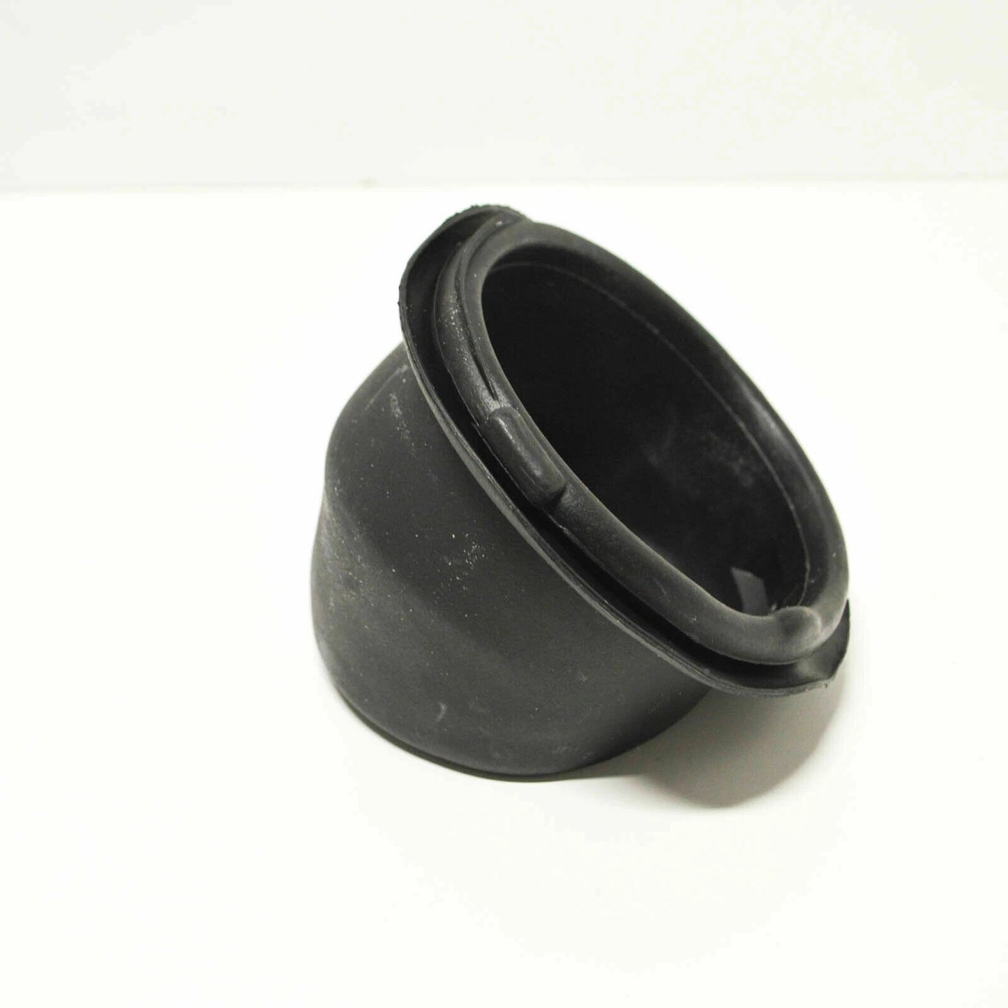 NEW BMW 3 E30 FUEL FILLER RUBBER COVER 51711884358 1884358