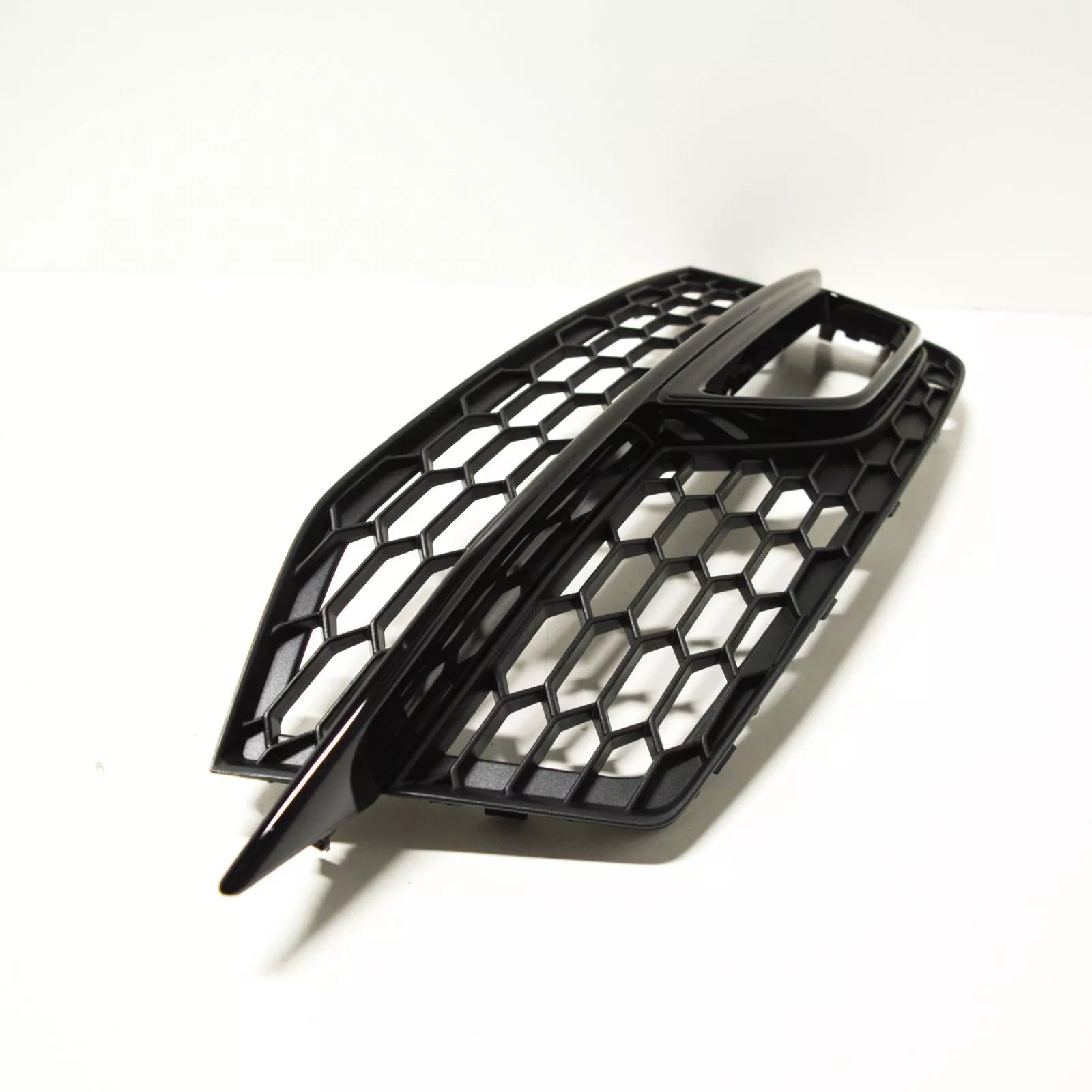 NEW AUDI A5 S LINE 8T FOG LIGHT GRILL FRONT RIGHT SIDE 8T0807682P01C GENUINE