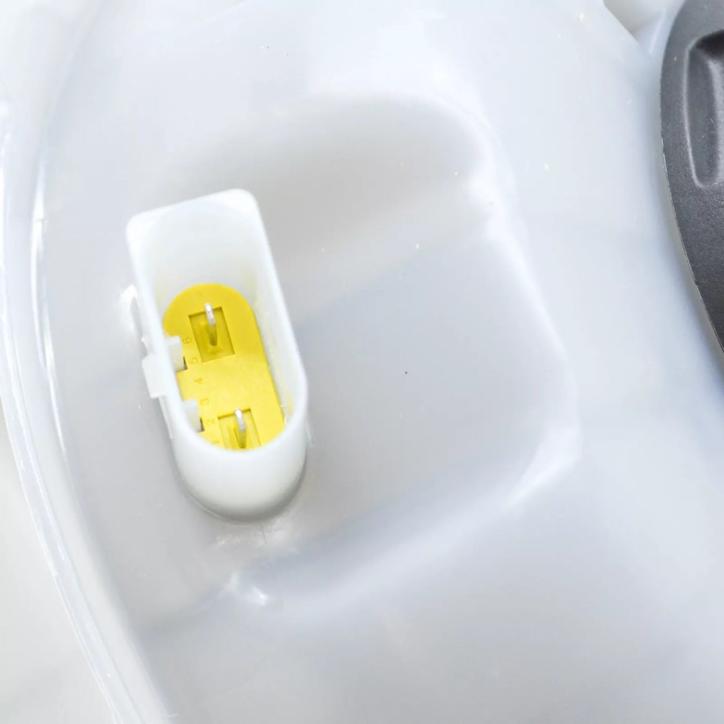 NEW AUDI A6 C8 AVANT ENGINE COOLANT EXPANSION TANK 4K0121405AC