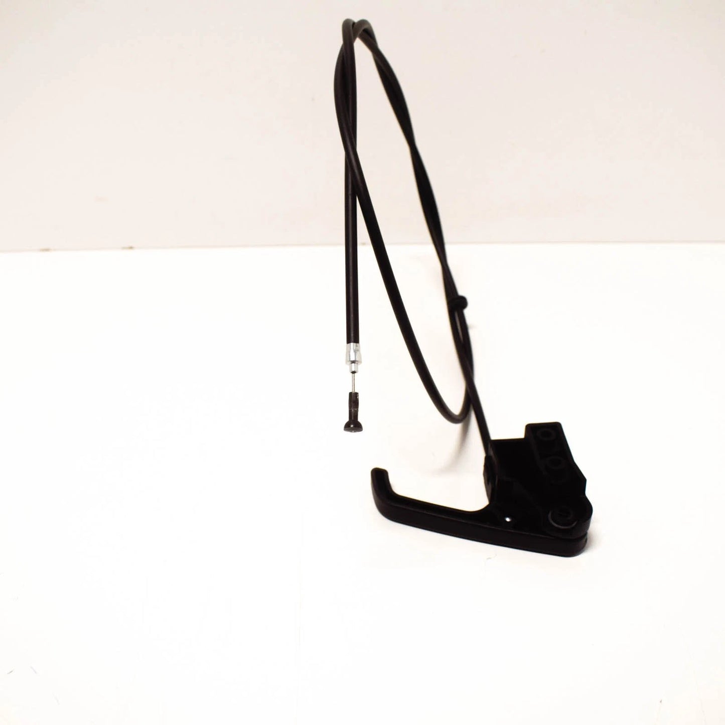 NEW MB SPRINTER 3-T BUS 903 BONNET RELEASE CABLE WITH HANDLE A9017500359