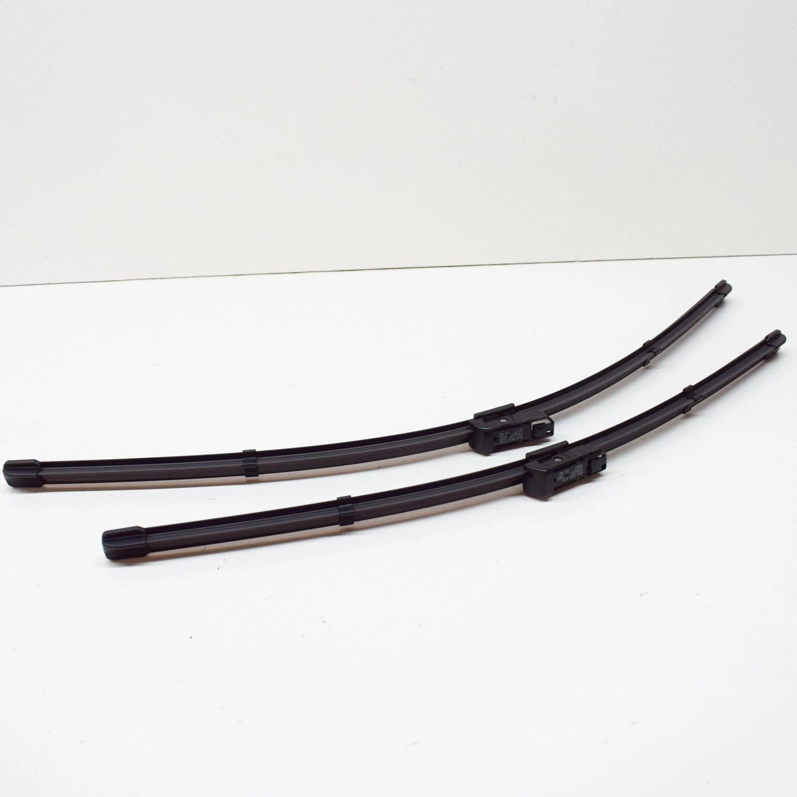 NEW AUDI A4 B9 FRONT AERODYNAMIC WIPER BLADE SET LHD 8W1998002