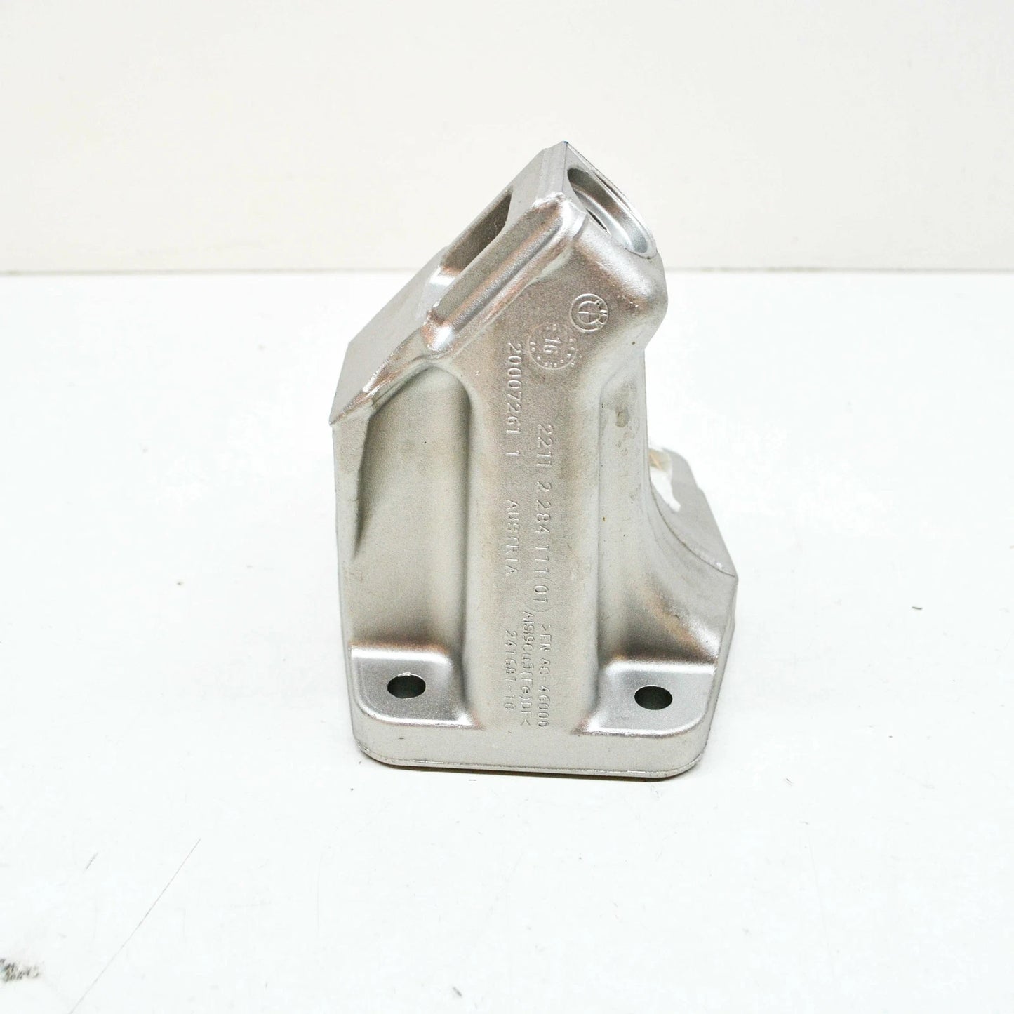 NEW BMW M5 F10 LEFT SIDE ENGINE BRACKET 22112284111 ORIGINAL