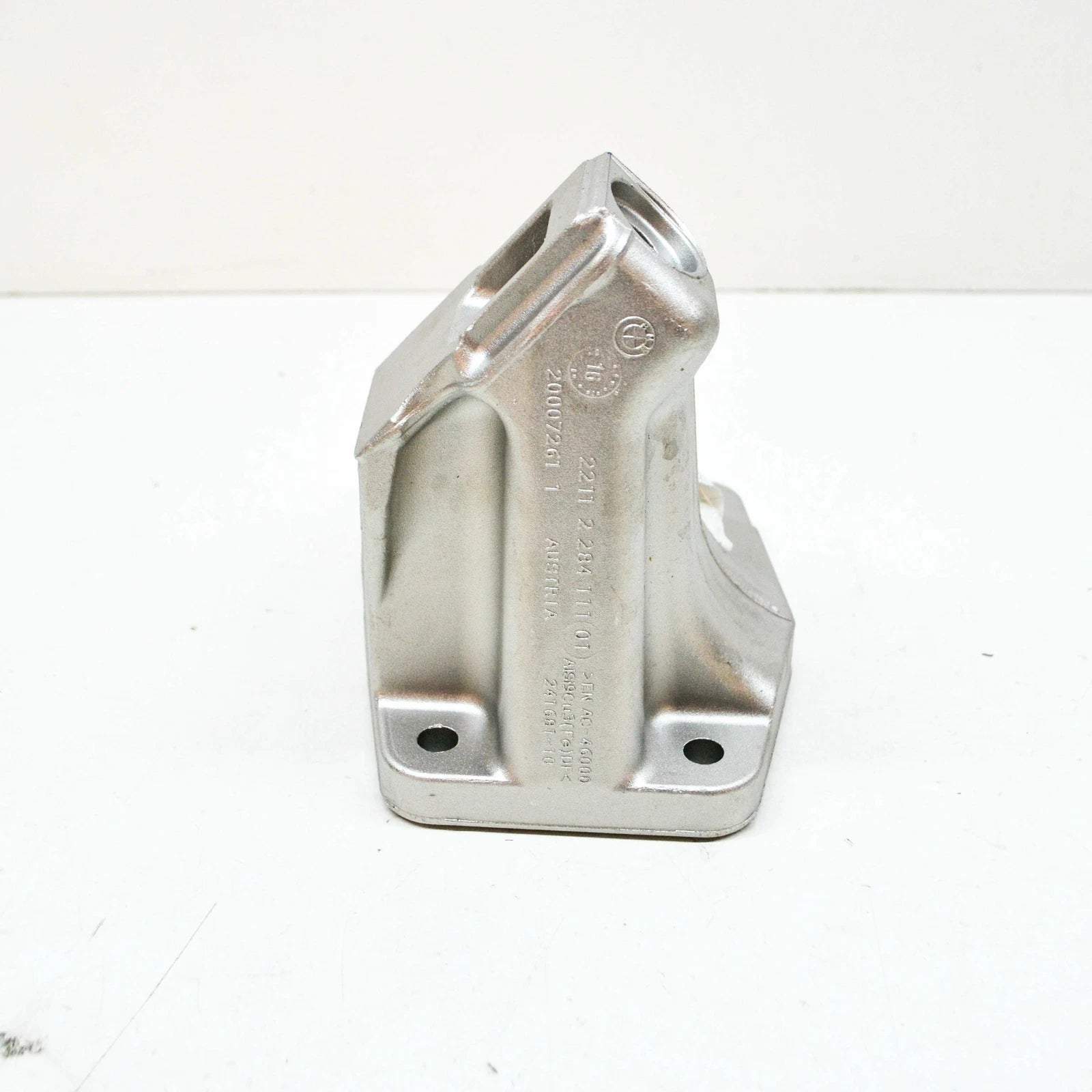 NEW BMW M5 F10 LEFT SIDE ENGINE BRACKET 22112284111 ORIGINAL