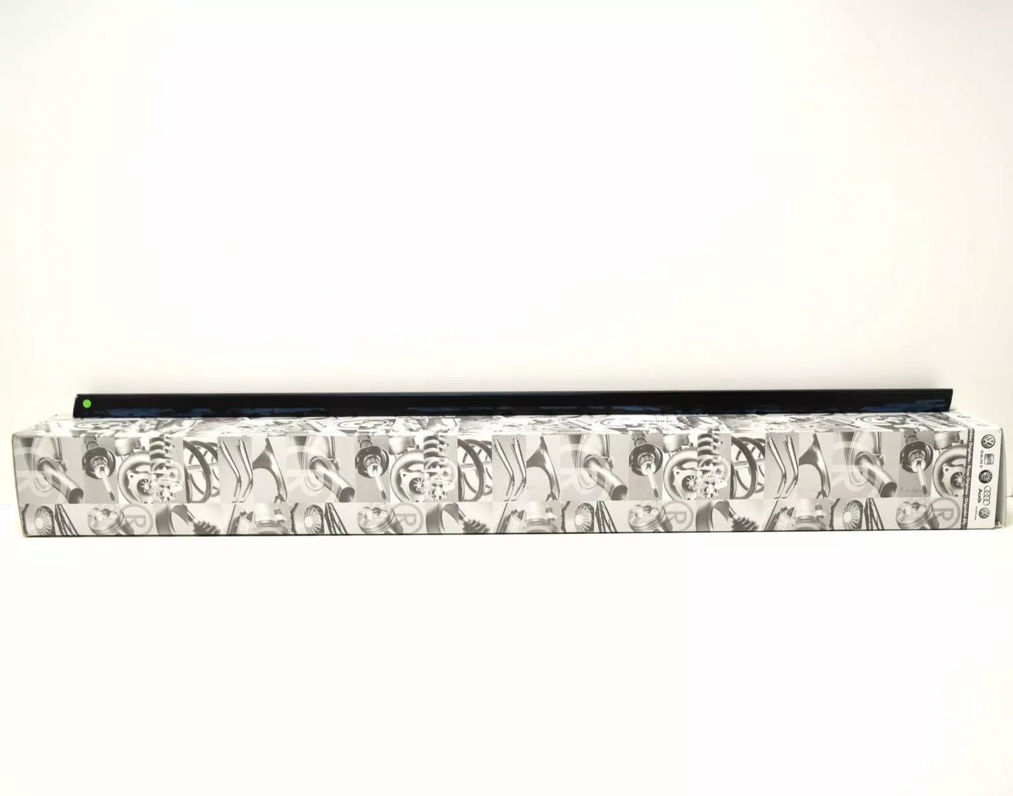 NEW AUDI A8 D5 4N FRONT RIGHT DOOR LOWER COVER TRIM 4N0853960BT94 ORIGINAL