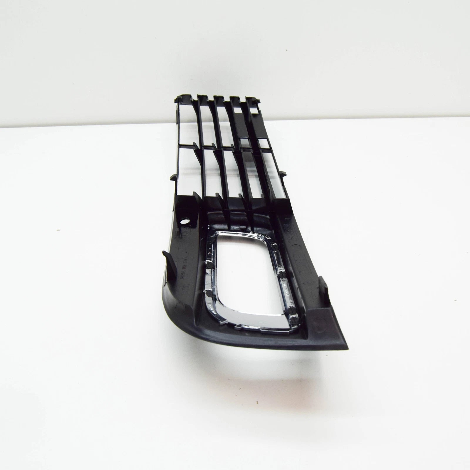 NEW AUDI A8 D3 FRONT BUMPER RIGHT AIR GUIDE GRILLE 4E0807680A ORIGINAL