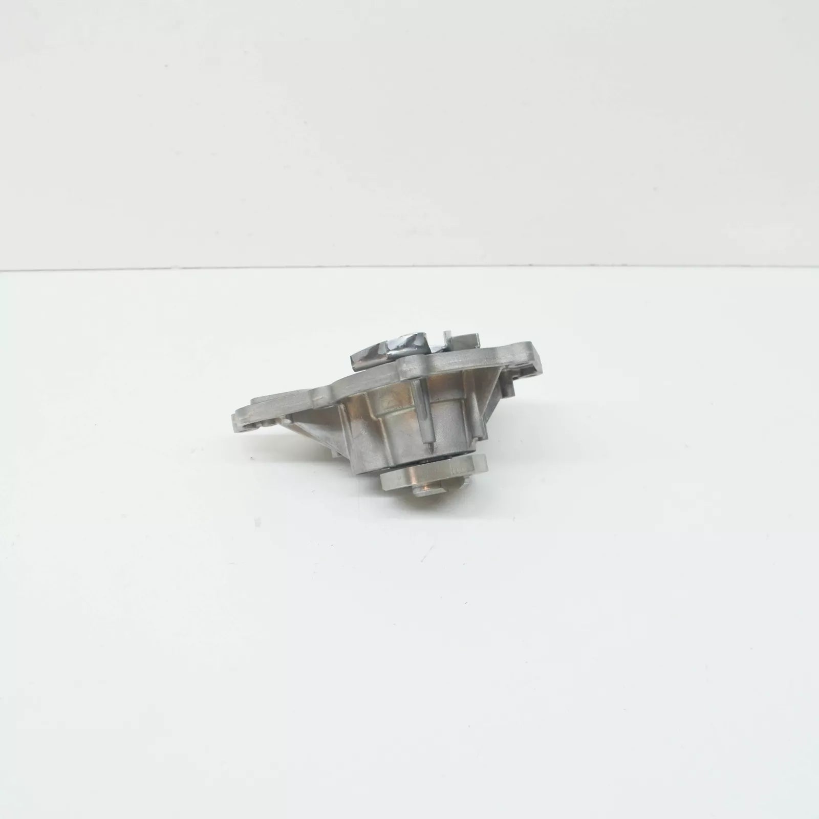 NEW AUDI A6 C6 ENGINE WATER PUMP 06E121018D