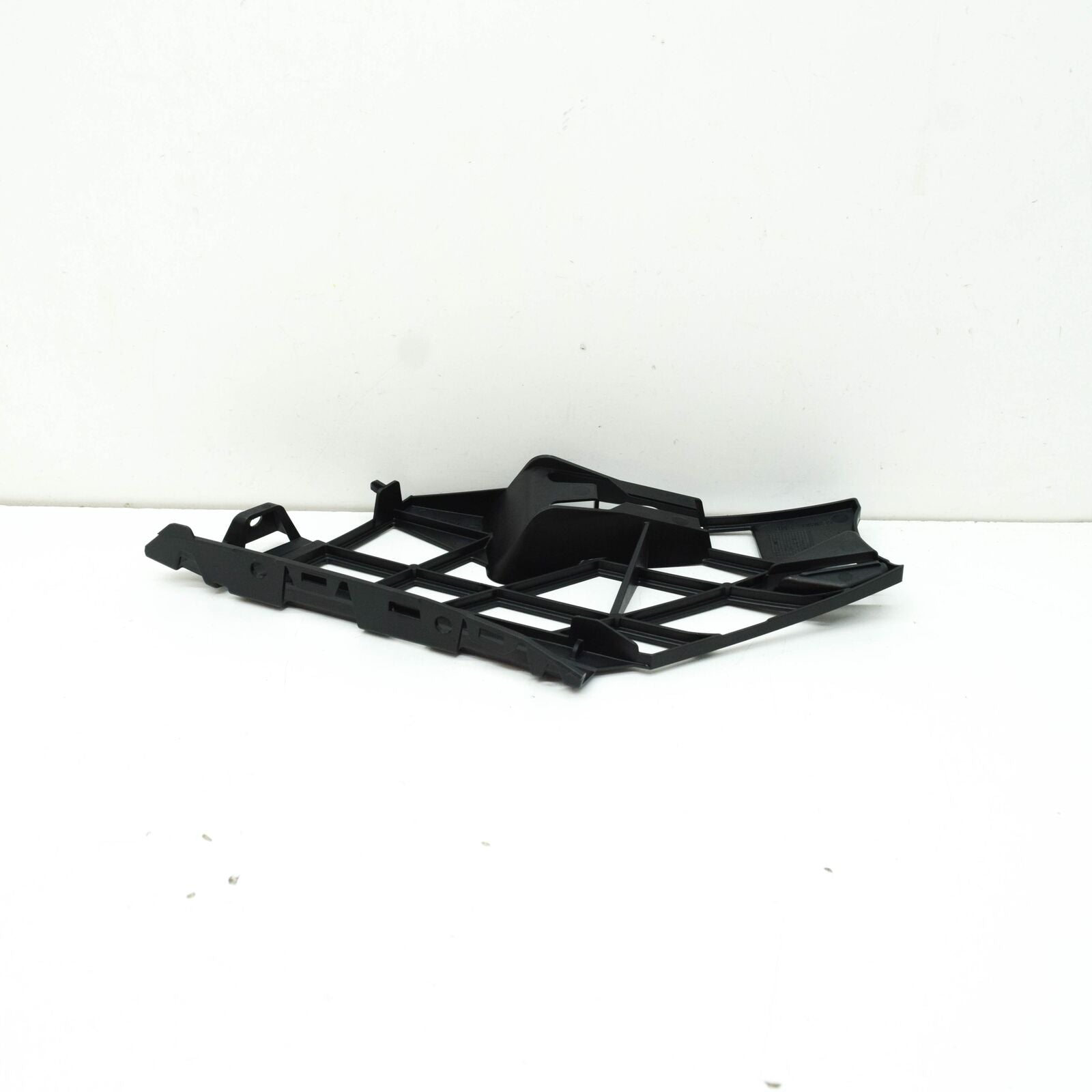 NEW MERCEDES-BENZ B W246 FRONT RIGHT BUMPER BRACKET A2468852021 ORIGINAL