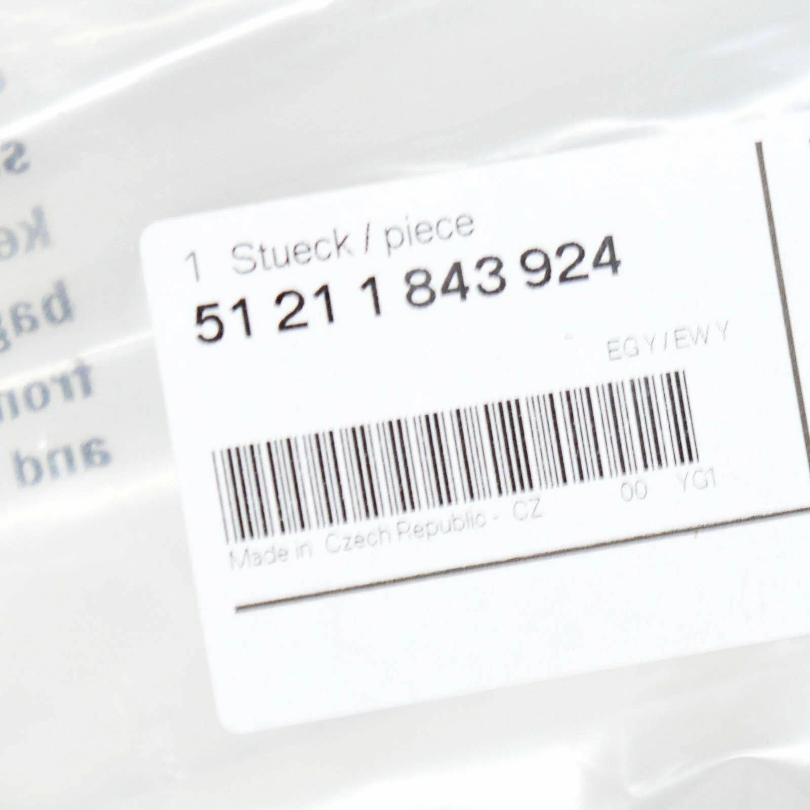 NEW BMW 6 E24 FRONT RIGHT DOOR WEATHERSTRIP 51211843924 1843924