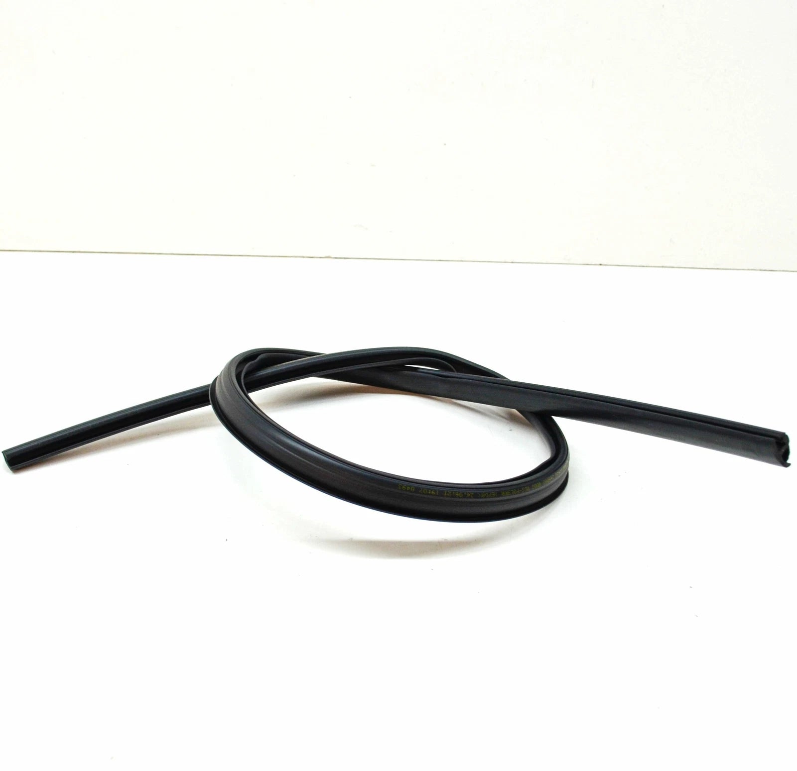 NEW MERCEDES-BENZ GLK X204 FRONT WINDSHIELD TOP SEAL A2046710420 ORIGINAL