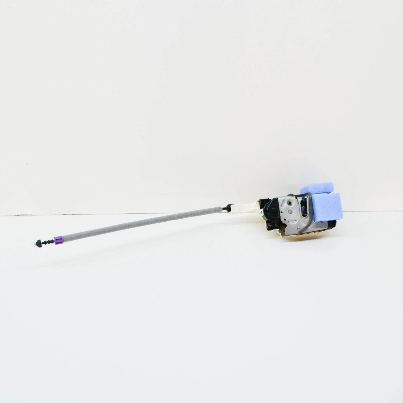 NEW MERCEDES-BENZ C W204 REAR RIGHT DOOR LOCK A2047302835 ORIGINAL