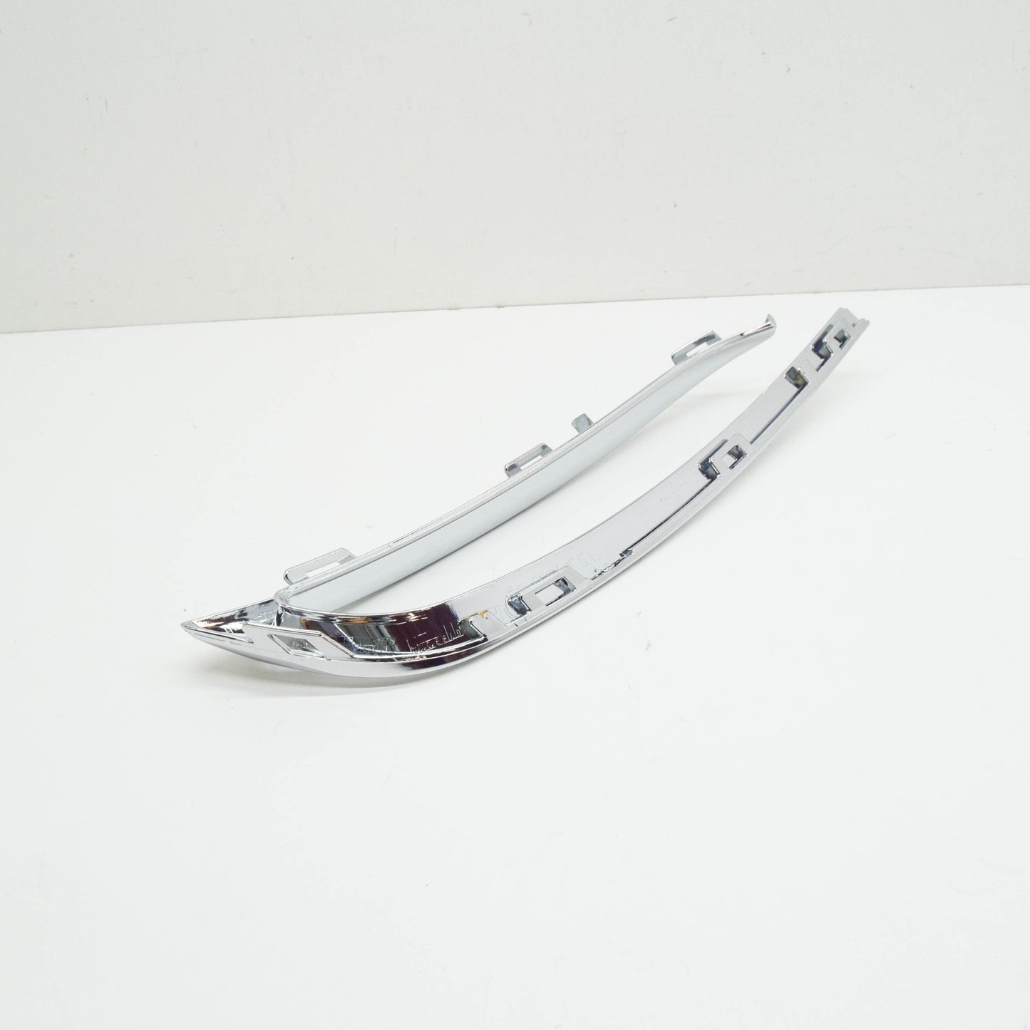 NEW SKODA SUPERB MK3 REAR BUMPER LEFT TRIM INSERT 3V58078332ZZ ORIGINAL